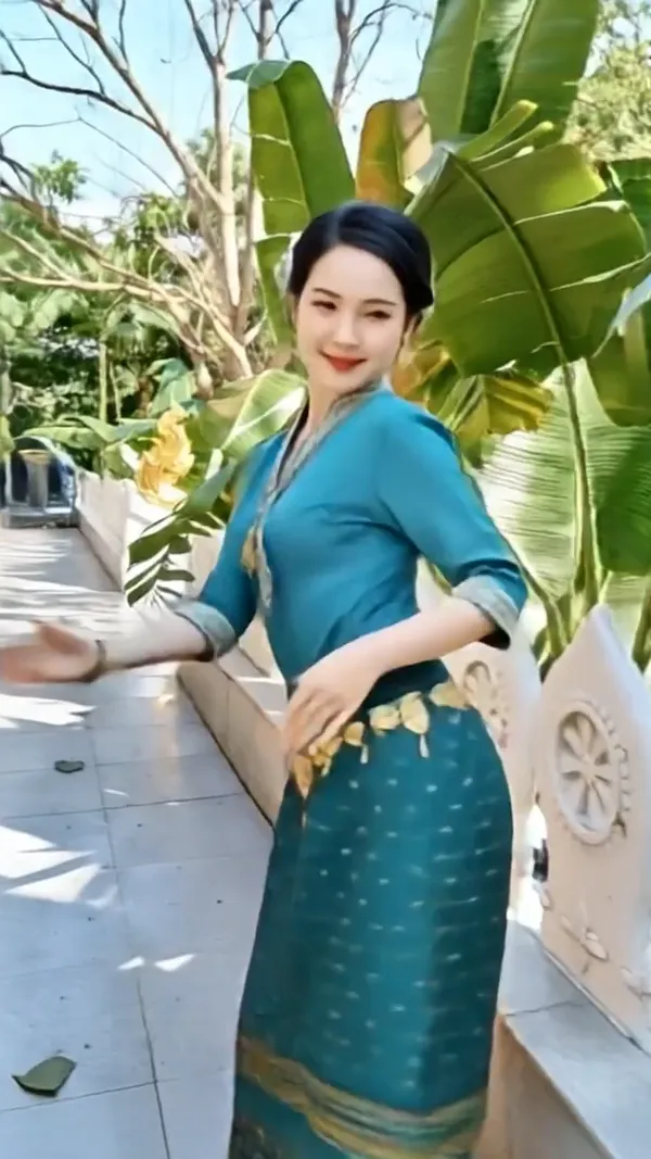 热门舞蹈 目瑙纵歌 上传照片get同款 - 主图（AI艺术作品）