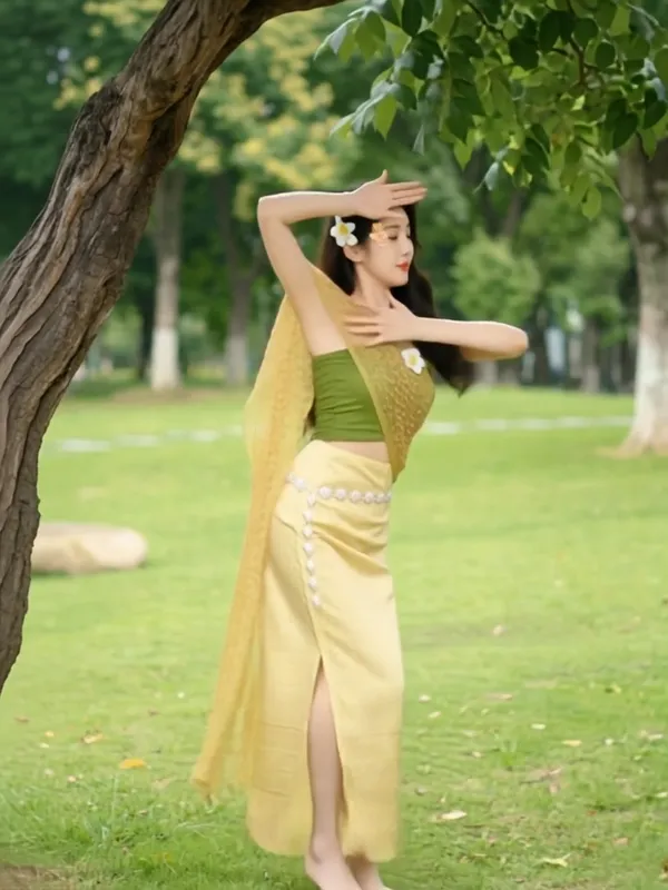 💃经典傣族舞 月光下的凤尾竹 - 主图（AI艺术作品）