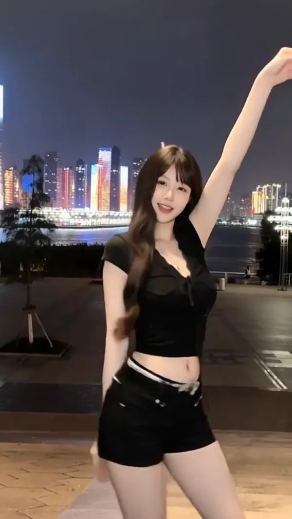 甜酷长发辣妹梅子摇❤️卡点丝滑上头 - 主图（AI艺术作品）