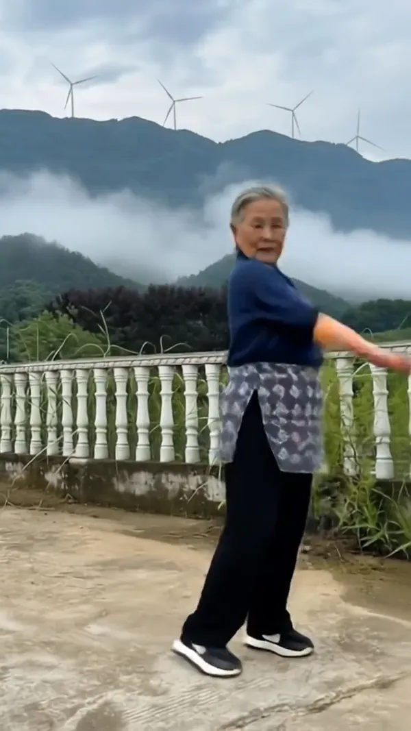 #迈克尔杰克逊#广场舞dou起来 - 主图（AI艺术作品）