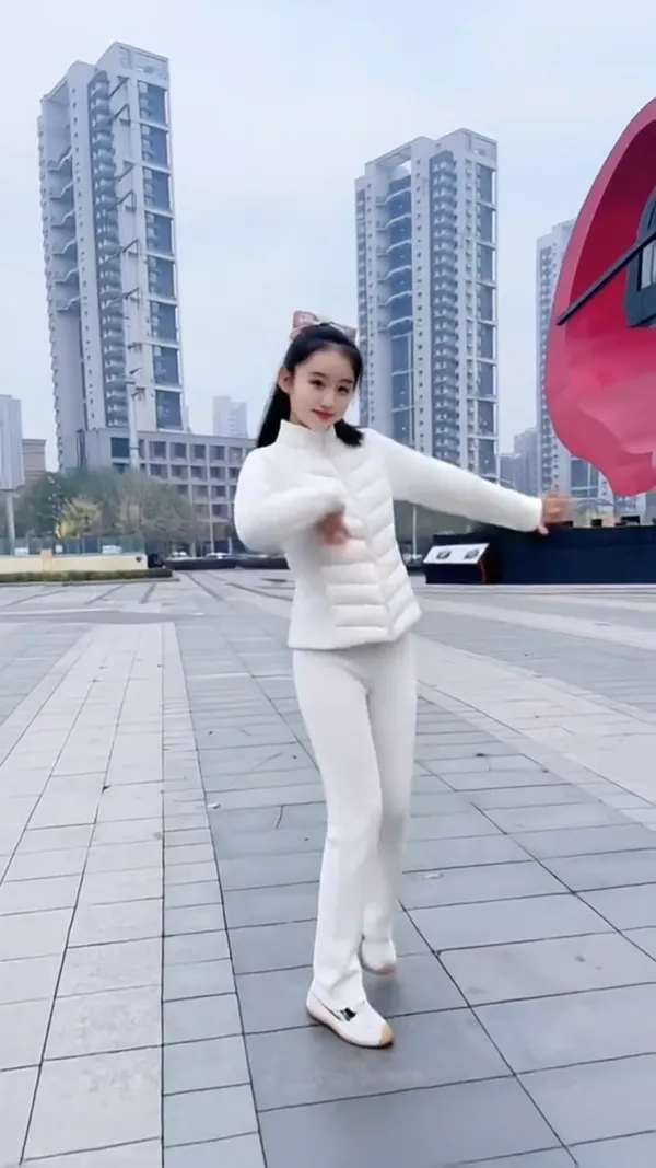 热门广场舞|开门红 - 主图（AI艺术作品）