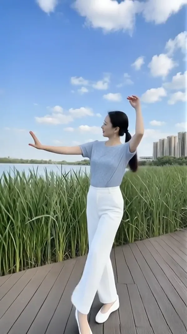 热门广场舞 金色的太阳 上传照片做同款 - C作品