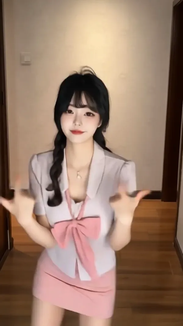 软软甜甜的萌妹手势舞💃 - 主图（AI艺术作品）