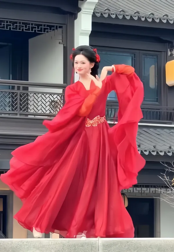 绝美古风舞蹈万物生｜一键同款 - 主图（AI艺术作品）