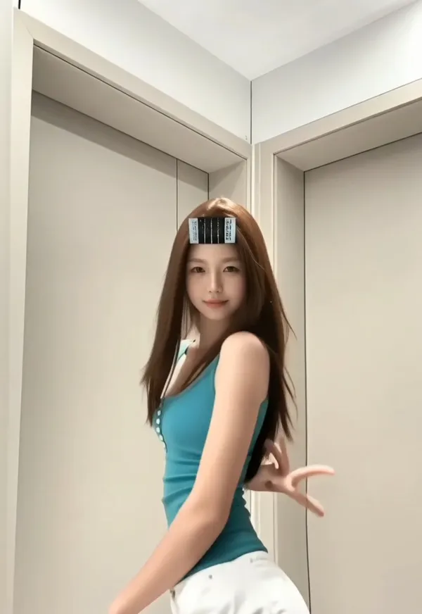全网都在跳的幻昼进行曲|一键同款舞蹈 - 主图(AI艺术作品)