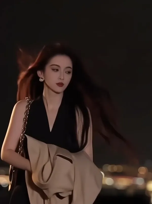 热门玩法🔥港风氛围感转场慢动作 - 主图(AI艺术作品)