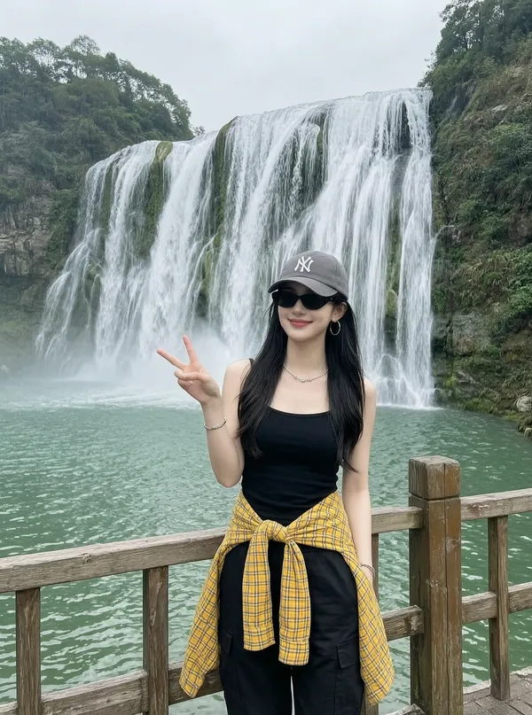 随性自然户外瀑布旅拍写真｜上传女生照片得同款 - C作品