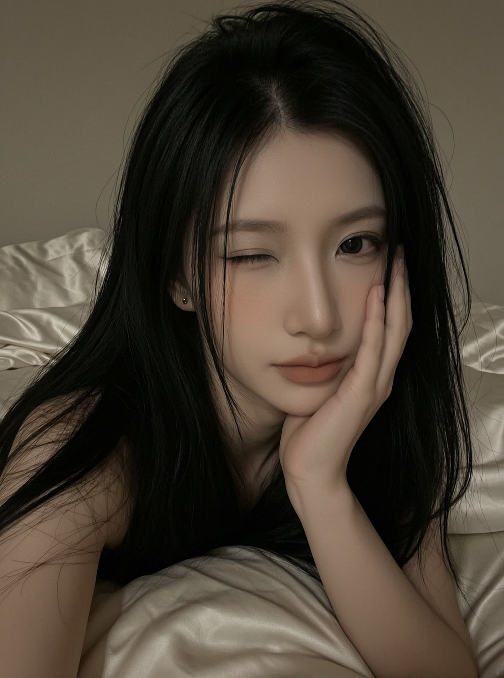 暗调慵懒私房情绪人像写真|上传女生照片做同款 - 作品图1