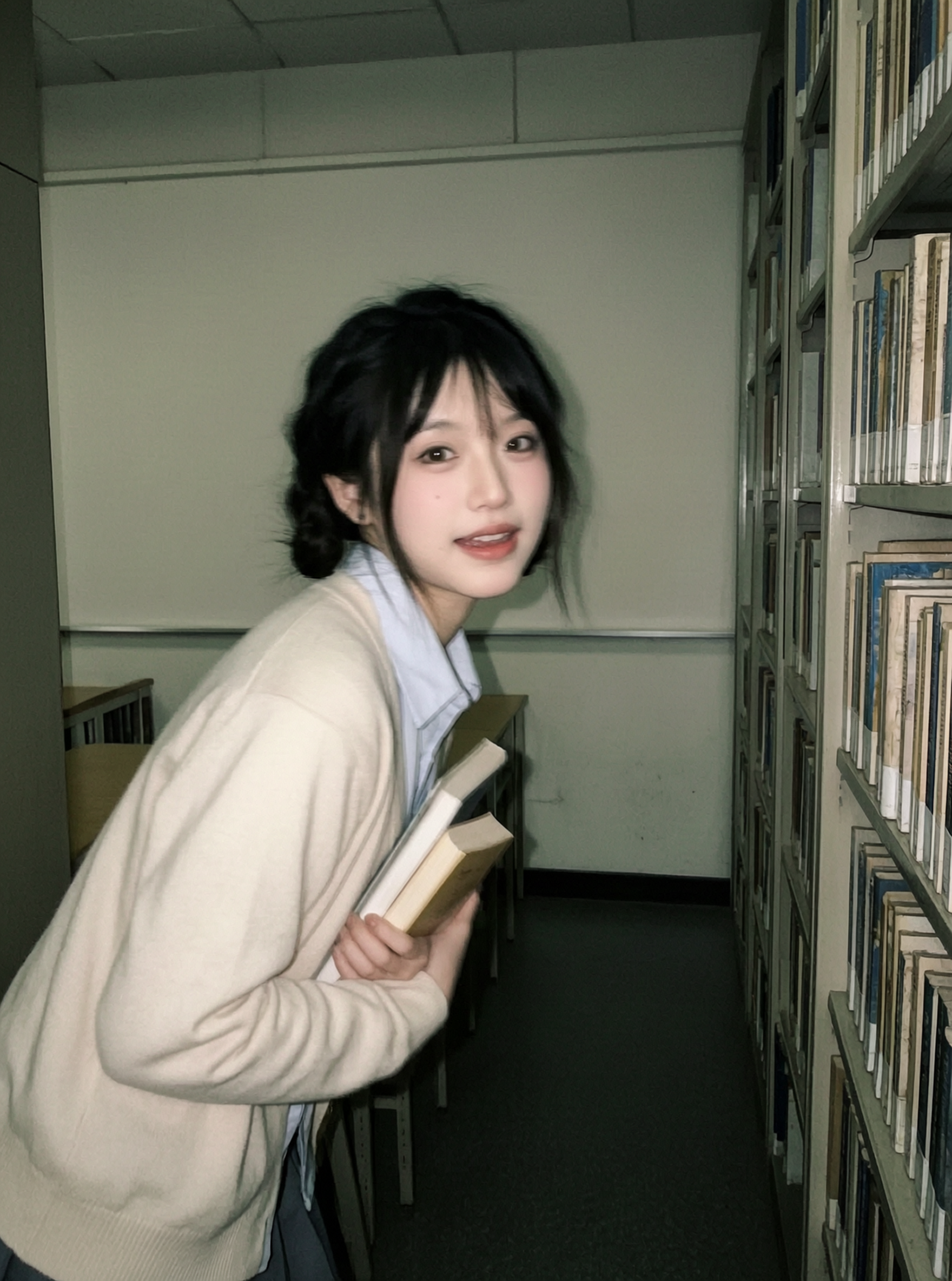 图书馆📖温柔CDD风格校园少女写真 - 作品图1
