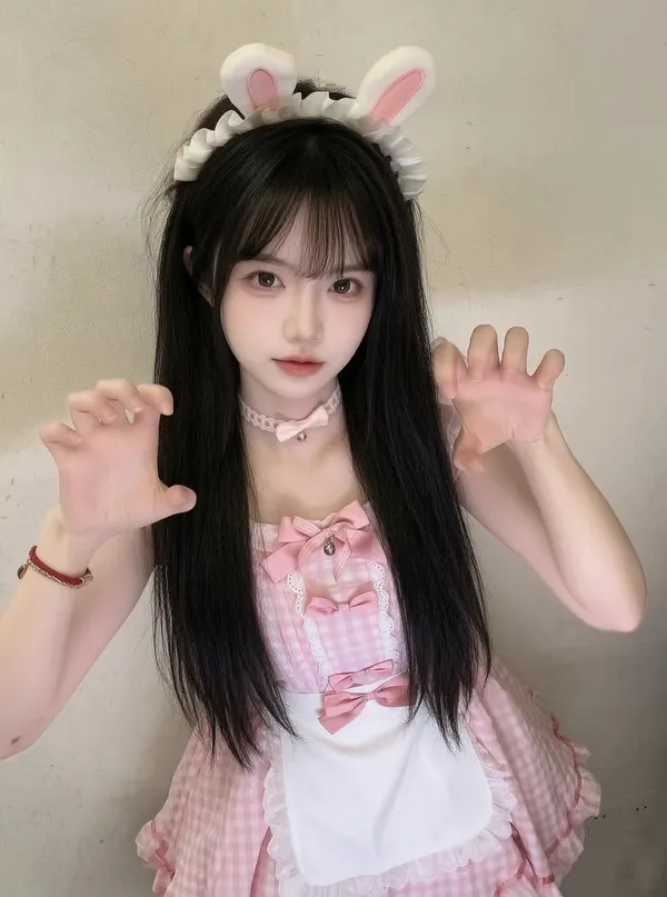 AI女仆装写真|上传照片做同款 - 主图（AI艺术作品）